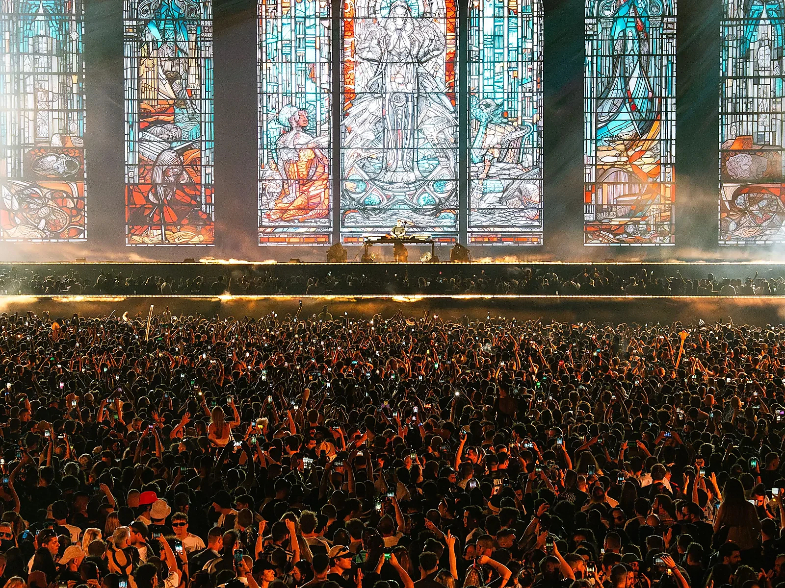 Live stage using tall custom-format visual screens